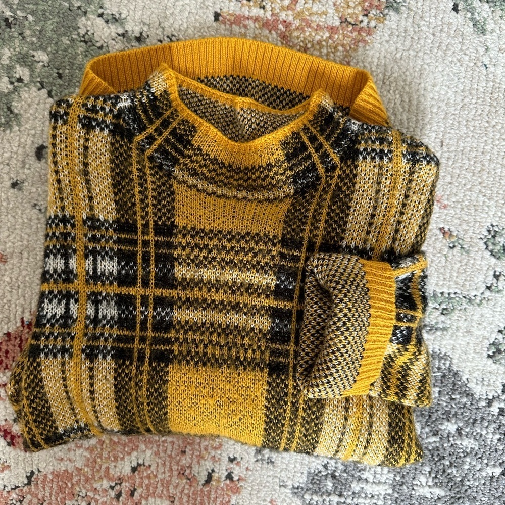 Women's Apt. 9 + Cara Santana Plaid Sweater Size Medium Cozy Soft - Picture 12 of 16
